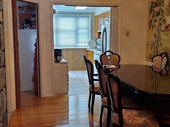 2nd image of 2253 W 6th St