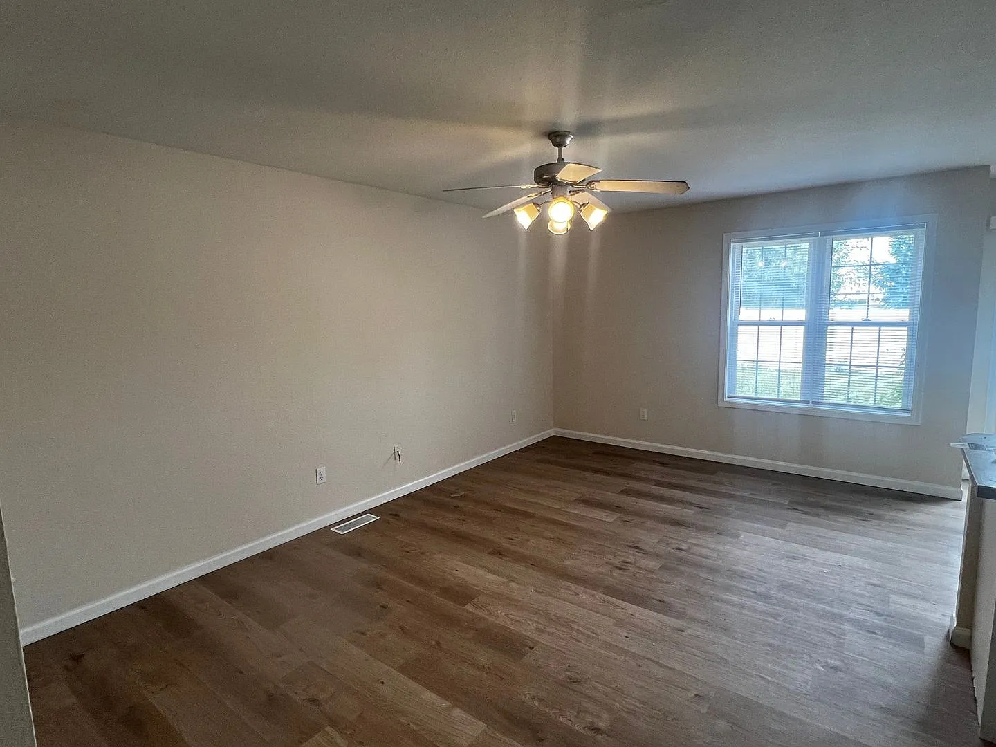 Full renovated townhome in Champaign - Available Now — Photo 2