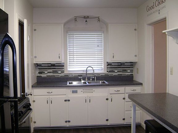 4th image of 433 Allen Ave