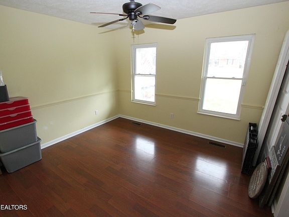 5th image of 1034 Towns View Dr