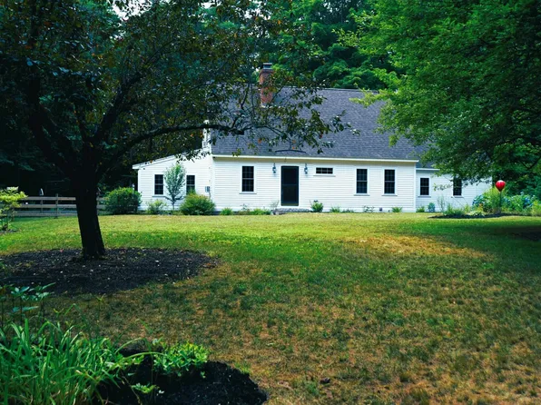 11 Bartlett Road, Brentwood, NH 03833