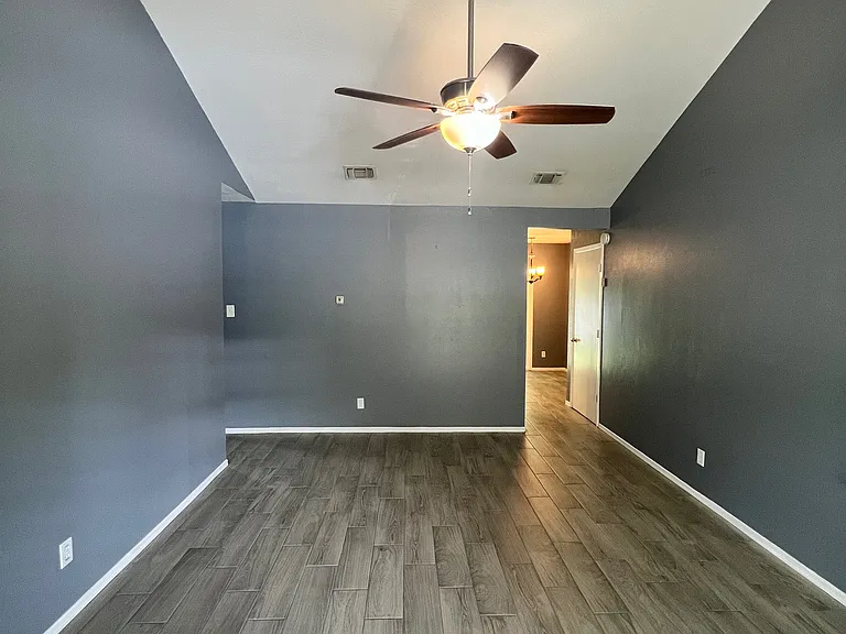 1114 Desirable Dr — Photo 5