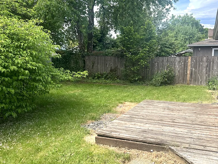 516 NW Forest St — Photo 30
