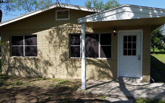 2nd image of 213 Mistletoe Ave