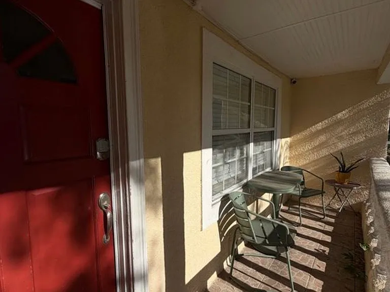 1015 W Coral St — Photo 3