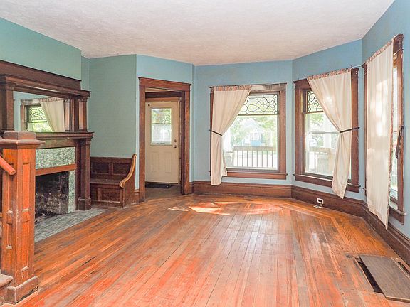 4th image of 366 Main St #368