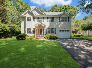 27 Franklin Ave, East Setauket, NY 11733