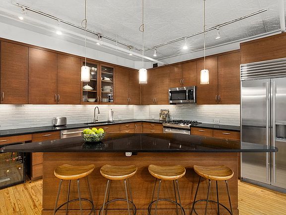 3rd image of 133-131 W 28th St #3C