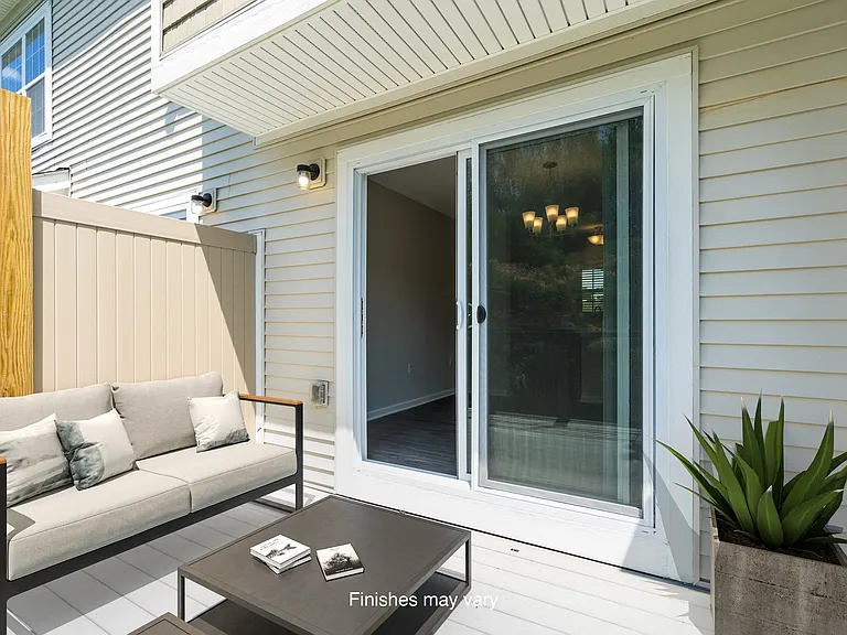 Killian Lakes Apartments and Townhomes — Photo 15