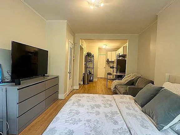 5th image of 433 E 75th St #3I