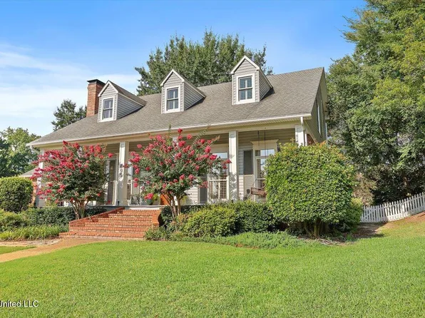 695 Spring Lake Dr, Pearl, MS 39208