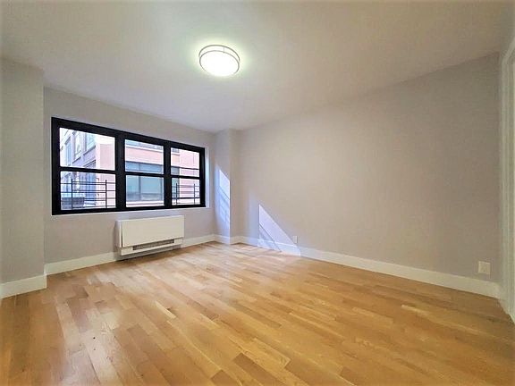 5th image of 305 E 47th St #3O