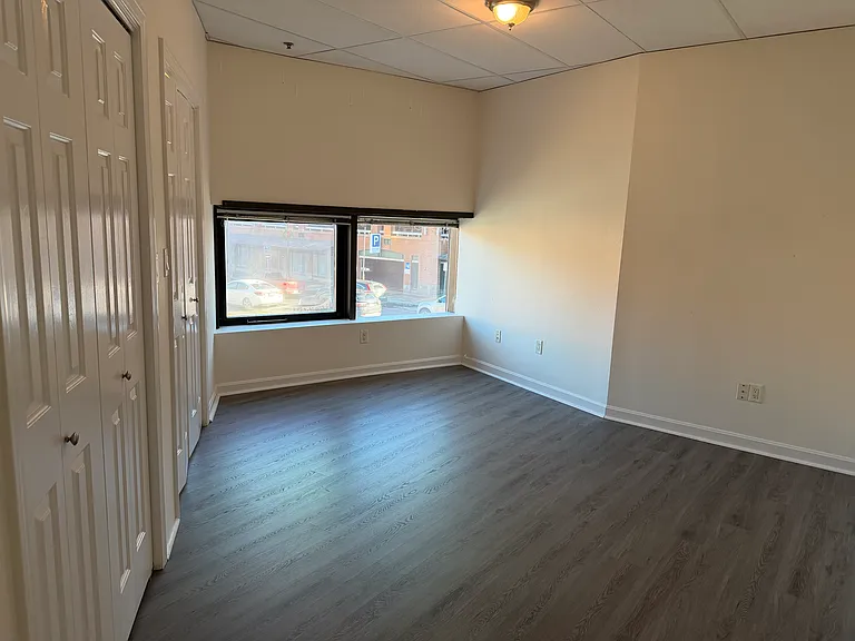 278-282 Derby St #6 — Photo 9