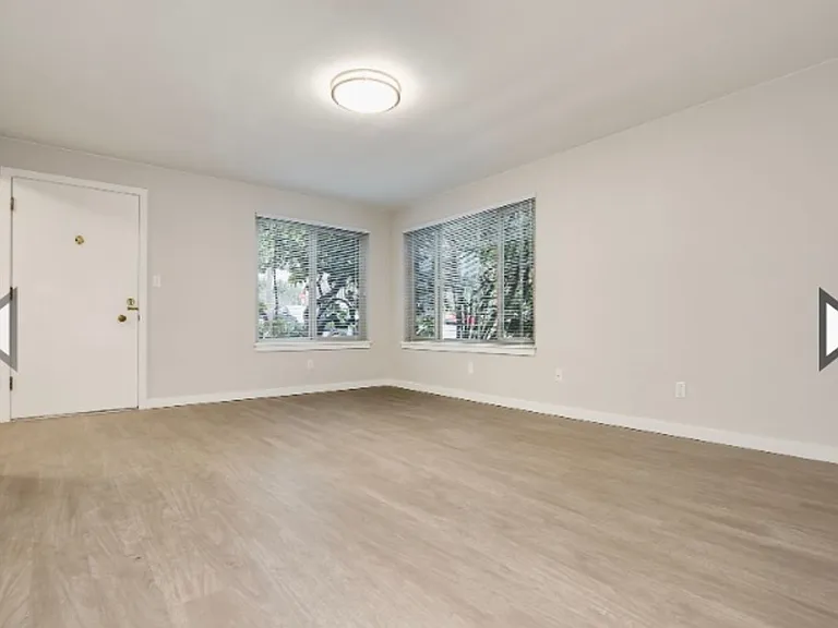 14th Ave Apartments — Photo 11