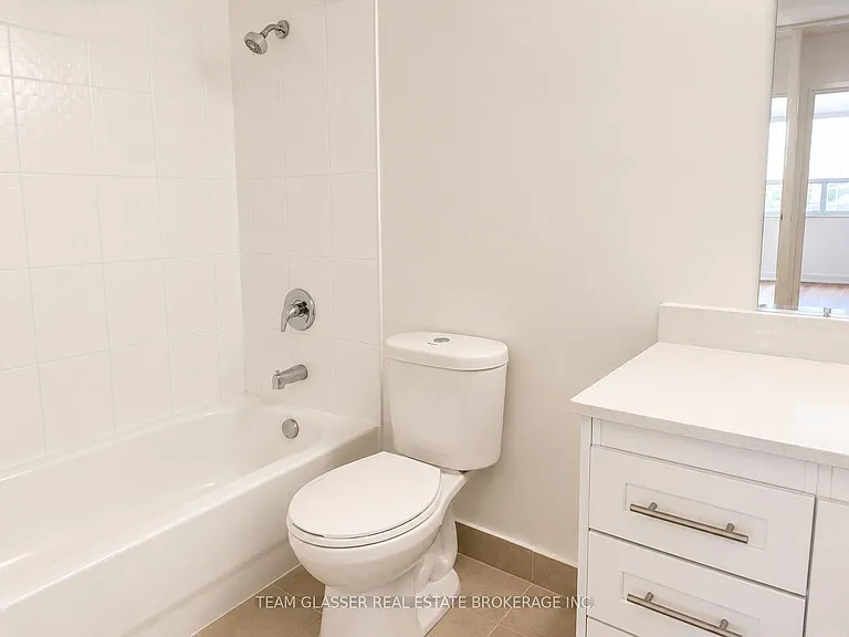 396 Queens Ave #506 — Photo 9