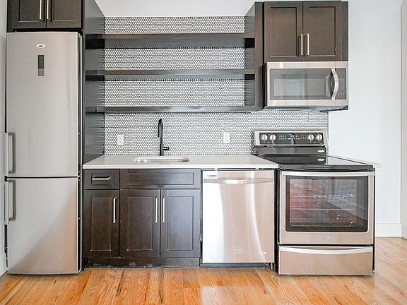 3rd image of 196 Montrose Ave #5B