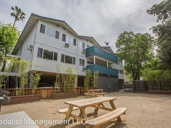 2nd image of 411 1st St #411