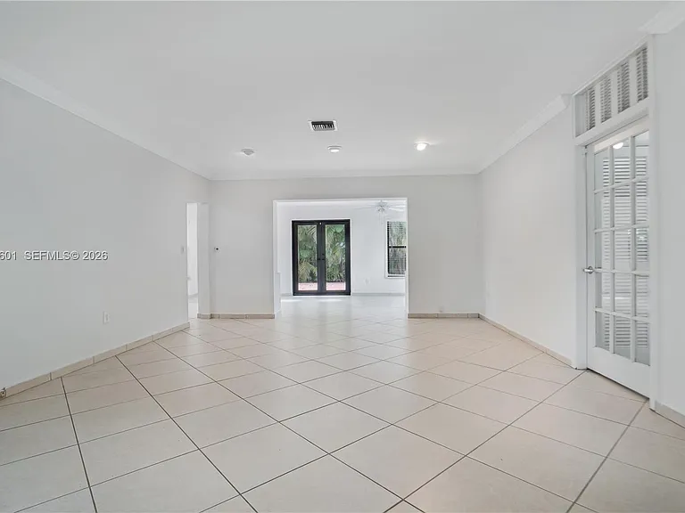 8045 SW 62nd Ct — Photo 2