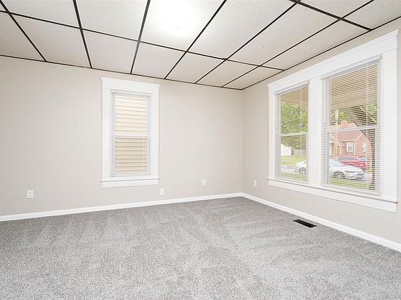 5th image of 104 Gilmour Ct