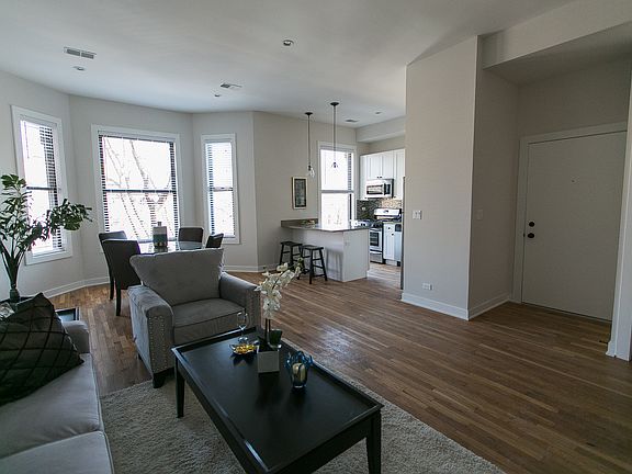 5th image of 607 W Oakdale Ave APT 2