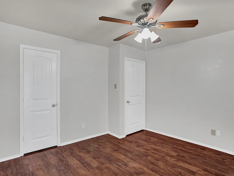 2138 Meadow View Dr — Photo 18