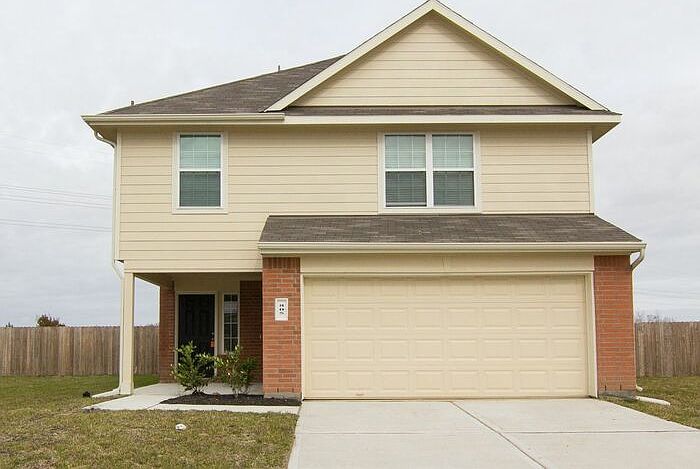 1st image of 805 Canton Grass Ln