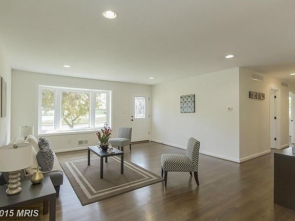 Specious Living Room for your family!