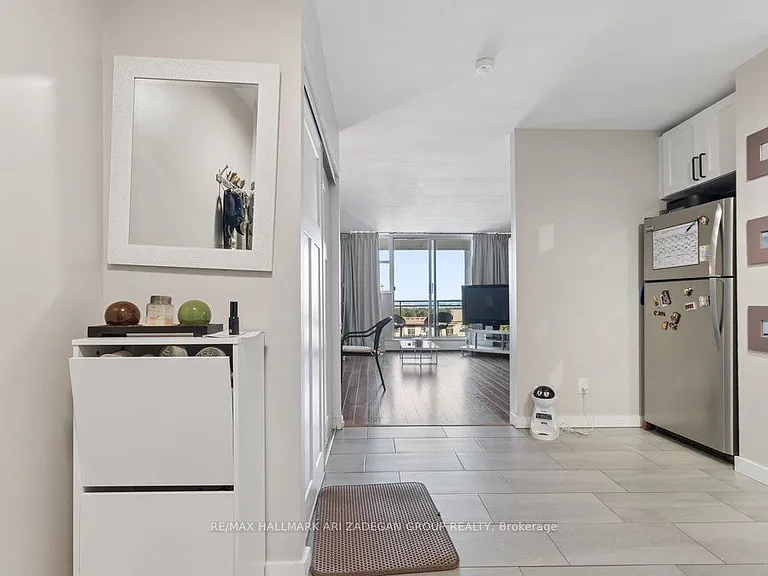 975 Warwick Ct #1406 — Photo 2
