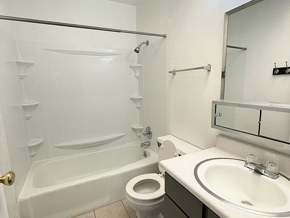 5th image of 1341 E Merritt Cir