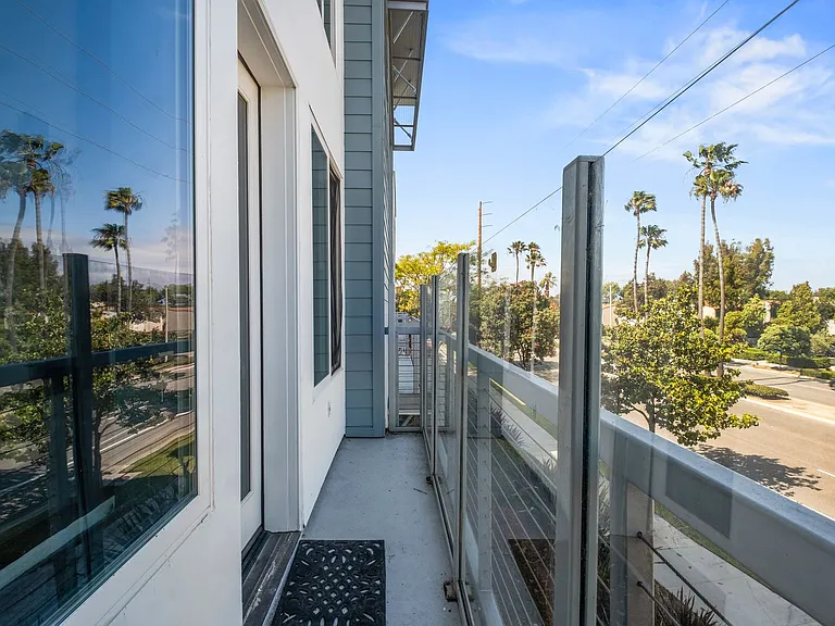 1901 S Victoria Ave #201 — Photo 25