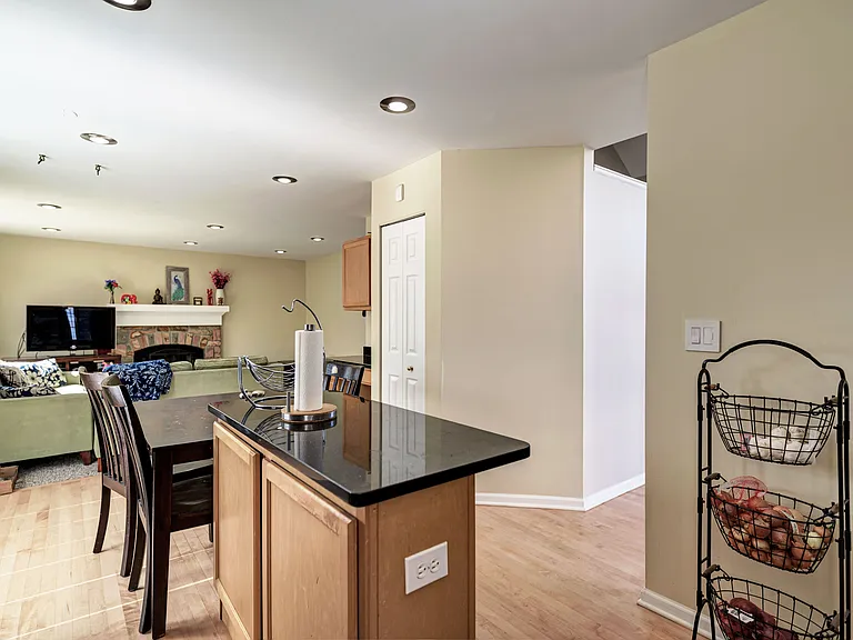 1260 Estling Ct — Photo 6