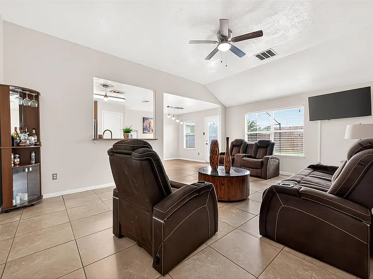 2510 Fox Water Dr — Photo 7
