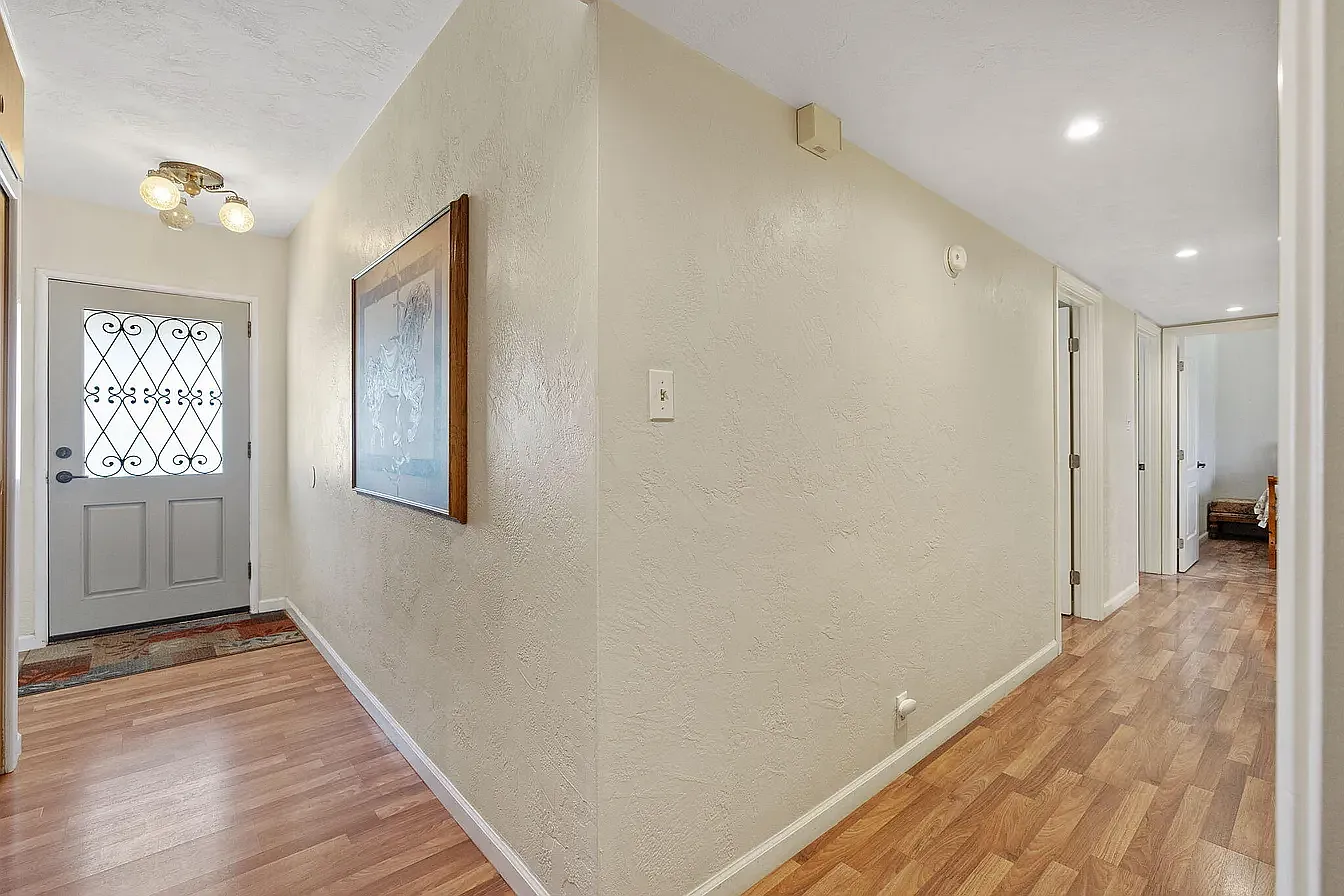 3 bed, 1824 sqft, $2,300 — Photo 4
