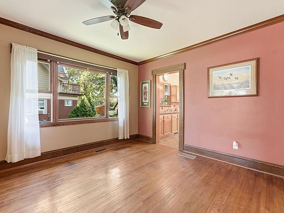 4th image of 516 4th St SE