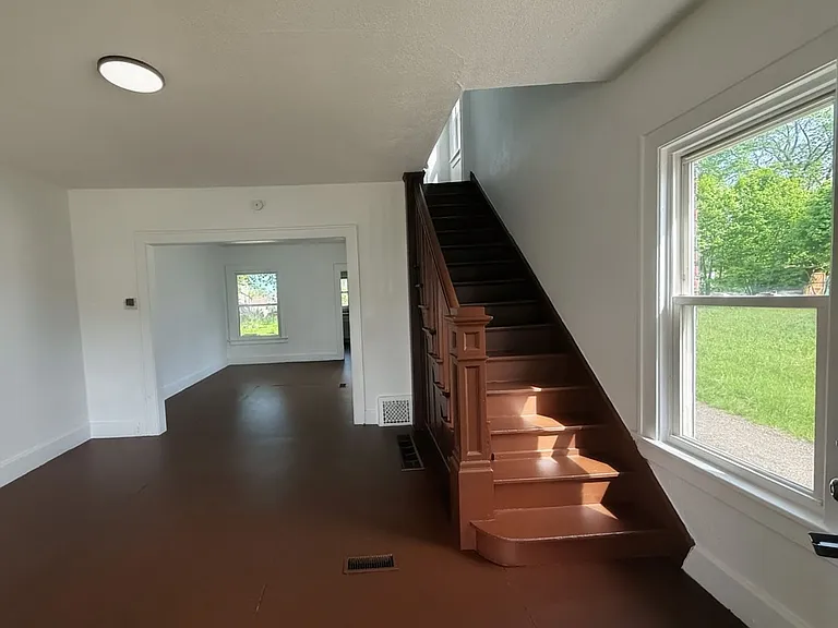 724 S Linden Ave — Photo 7
