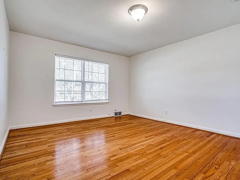 5730 Forest Ln — Photo 18