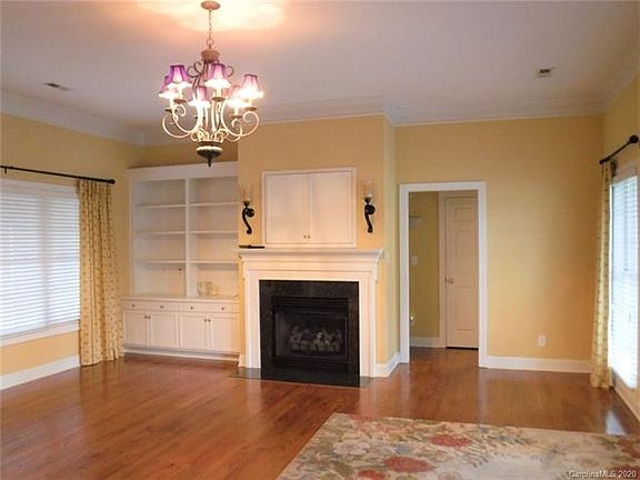 5th image of 1719 Fairfield Dr