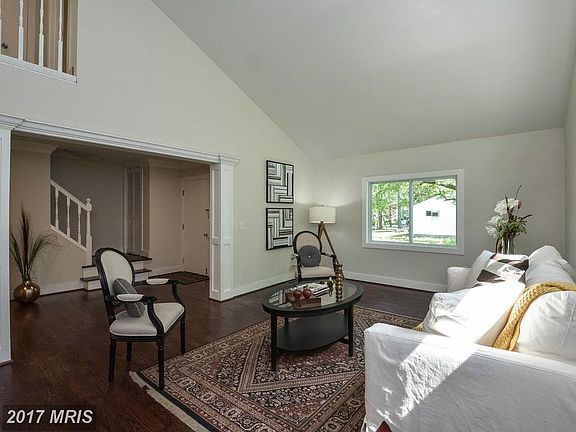 3rd image of 1318 Redwood Ave