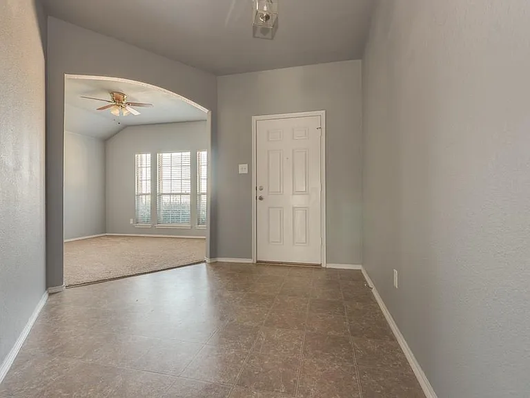 5313 Beacon Ln — Photo 2