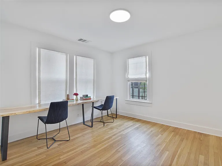 2405 E 8th St N — Photo 14