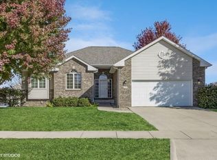 125 Vixen Ln, North Liberty, IA 52317