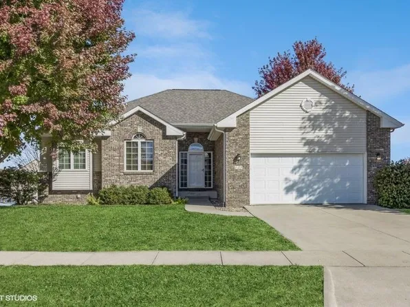 125 Vixen Ln, North Liberty, IA 52317