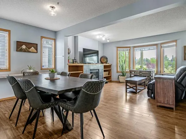 511 N Killarney Glen Ct SW, Calgary, AB T3E 7H4