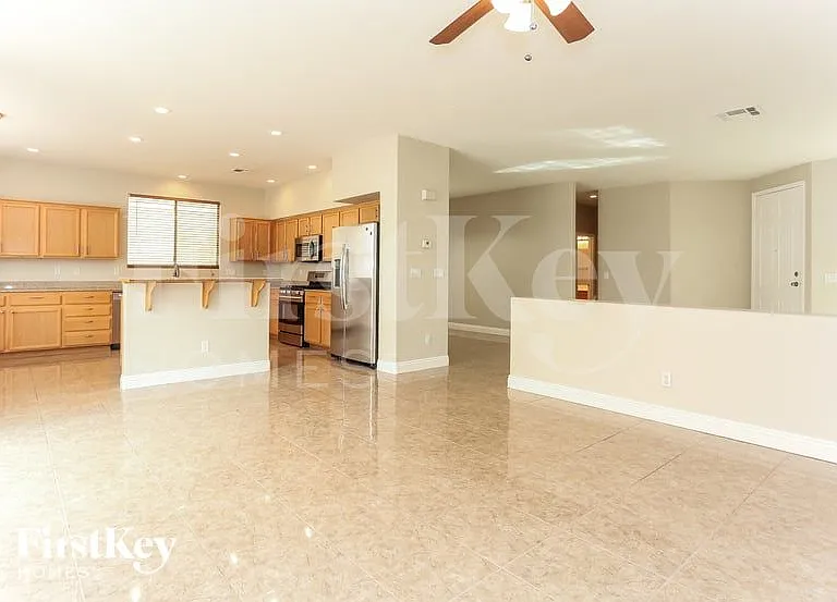 6857 N Campbell Rd — Photo 3