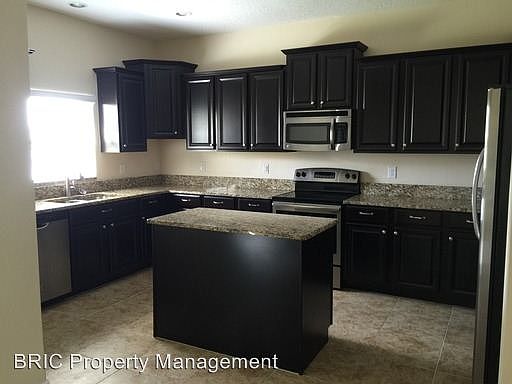 3rd image of 1826 Thetford Cir