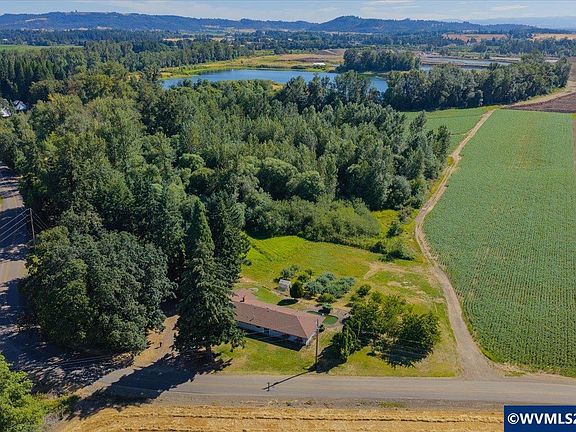 3rd image of 39179 Santiam Bluffs Rd NE