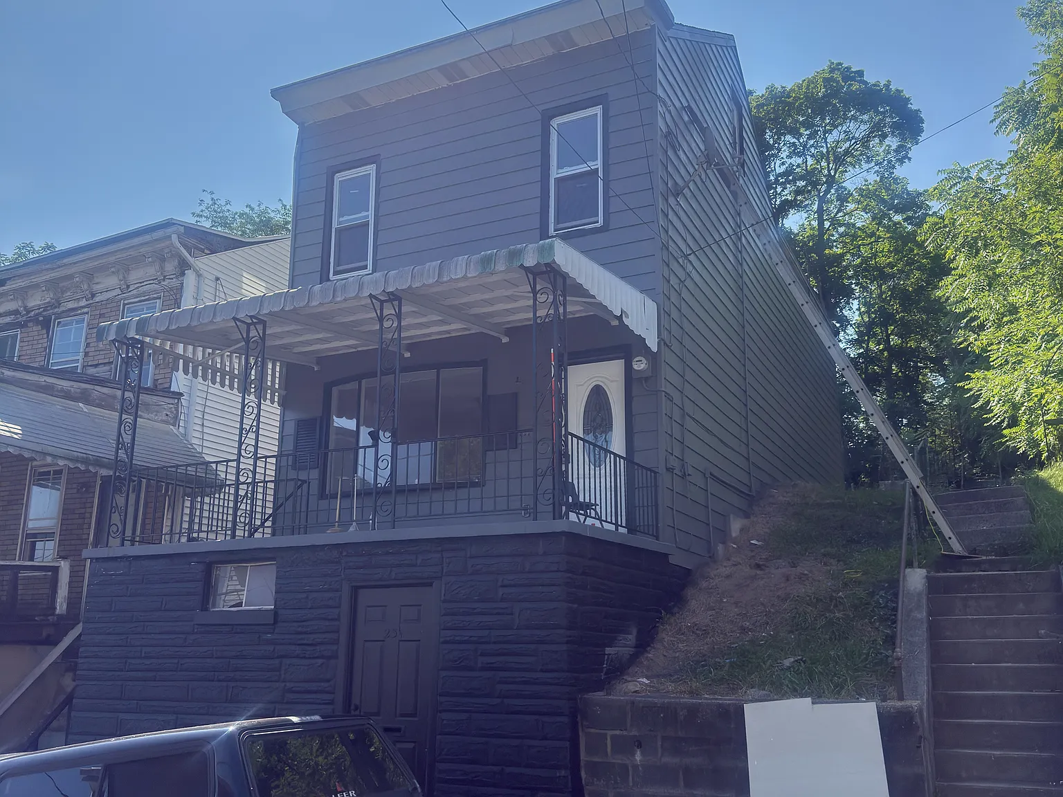 3 bed, $1,300 — Photo 2