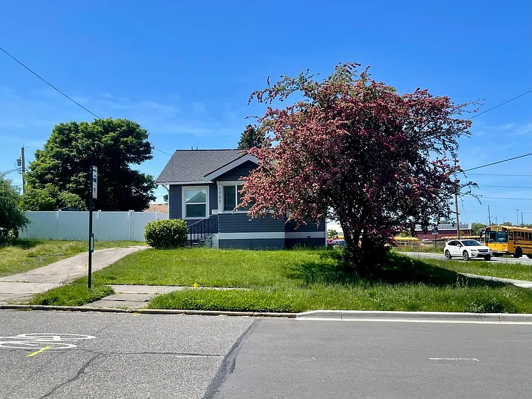 1745 James St — Photo 13