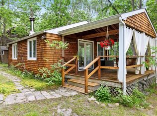 9 Ridgeway Rd, Hampton Bays, NY 11946