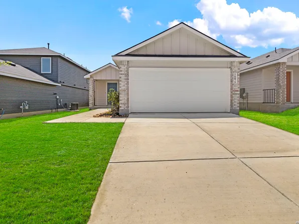 16075 Mahogany Way, Elmendorf, TX 78112